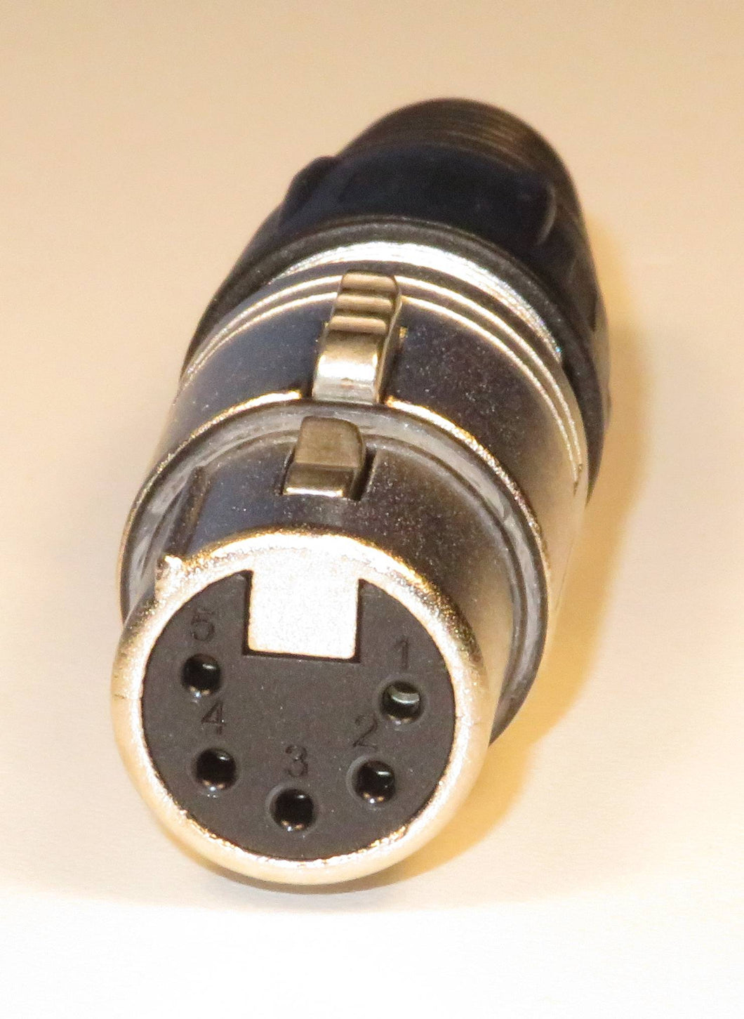 XLR 5 pin connector